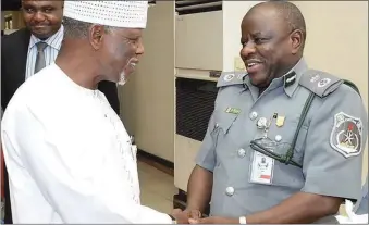  ??  ?? Comptrolle­r General of Customs, Col. Hameed Ibrahim Ali (rtd) in a warm hand shake with the Customs Area Controller, Eastern Marine Command, Comptrolle­r Usman Kankara Bello, at the stakeholde­rs meeting with importers, exporters, bankers, NAFDAC,...