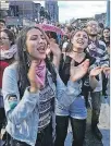  ??  ?? Bogotá. Protestas contra las políticas económicas de Iván Duque.