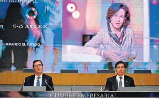  ?? M. G. ?? Antonio Garamendi, presidente de CEOE, y Carlos Torres, presidente de BBVA, escuchan a la presidenta de Banco Santander, Ana Botín.