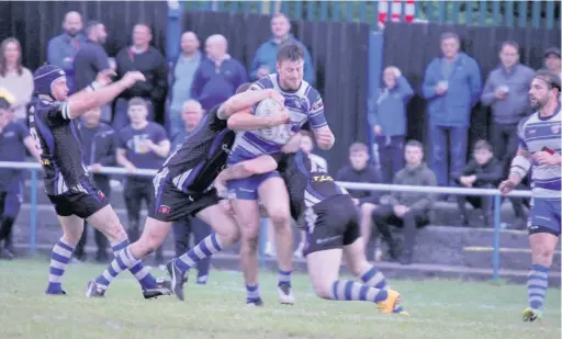  ?? Aidan Gleeson snr ?? ●●Paul Brearley in action for Mayfield against leaders Siddal