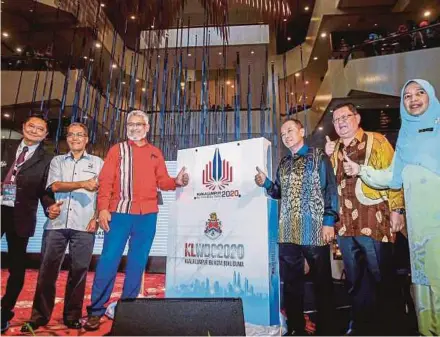  ?? PIC BY HAFIZ SOHAIMI ?? Federal Territorie­s Minister Khalid Abdul Samad (third from left) at the launch of the logo for the Kuala Lumpur World Book Capital 2020 campaign at Putra World Trade Centre in Kuala Lumpur yesterday.