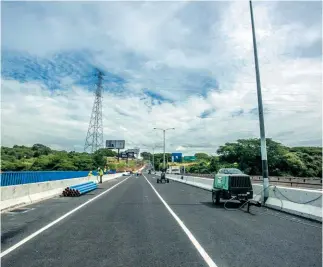  ??  ?? Una de las inversione­s efectuadas por el gobierno de Costa Rica fue la ampliación del puente de la carretera hacia Lindora, al oeste de San José.