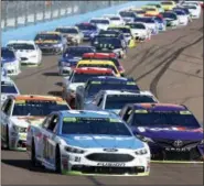  ?? ROSS D. FRANKLIN — THE ASSOCIATED PRESS ?? Ryan Blaney (21) leads a group of drivers into the first turn during a NASCAR Cup Series auto race at Phoenix Internatio­nal Raceway, Sunday in Avondale, Ariz.