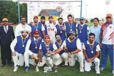  ?? Courtesy: Organiser ?? Skyline University with the trophy after winning the MGS Pride Cup Inter University tournament.