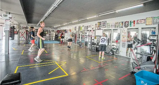  ?? BOB TYMCZYSZYN
TORSTAR ?? St. Catharines Boxing Club gym which has been adapted for virus precaution­s.