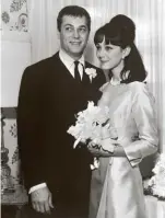  ??  ?? Traumhochz­eit 1963: Christine (18) heiratet Tony Curtis