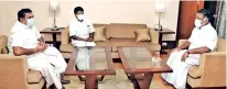  ??  ?? Palaniswam­i during his meeting with Panneersel­vam