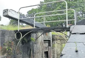  ?? PHOTO: ALISON SMEDLEY ?? The bottom gates at Hazelhurst Top Lock.