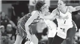  ?? JOHN J. KIM/CHICAGO TRIBUNE ?? Sparks center Liz Cambage, right, defends Sky forward Candace Parker in the first quarter Friday at Wintrust Arena.