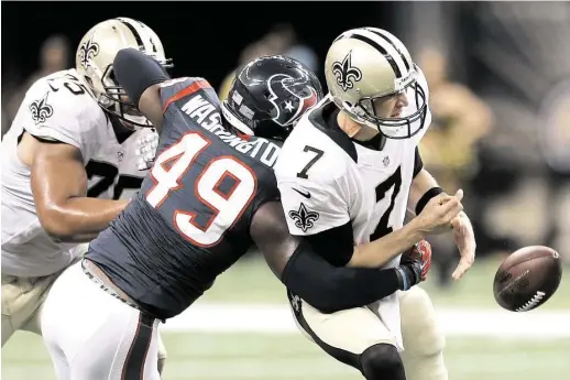  ?? Brett Coomer photos / Houston Chronicle ?? Texans outside linebacker Tony Washington (49) sacks the Saints’ Luke McCown (7), forcing a fumble the Texans recovered in the 27-13 win.