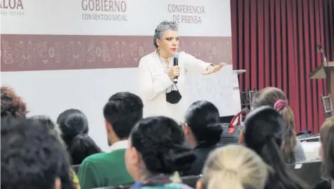  ?? FOTO: FELIPE OSUNA ?? La directora del Colegio San Sebastián, Nelly Janett Rojo Lozano, dio la bienvenida al taller.