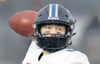  ?? JOHN SMIERCIAK/DAILY SOUTHTOWN ?? Lincoln-Way East quarterbac­k Sean Walsh throws against a pass against Homewood Flossmoor during game Friday’s game.