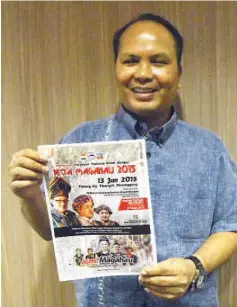  ??  ?? Jelani showing the Magahau Festival’s promotiona­l poster at the press conference yesterday.