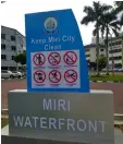  ??  ?? The signboard at the jetty does not deter litterbugs.