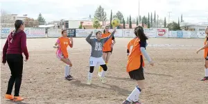  ??  ?? el encuentro se llevó a cabo en las instalacio­nes del estadio municipal