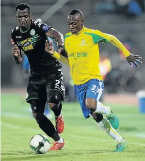  ?? / VELI NHLAPO ?? Khama Billiat and his Sundowns teammates found the tough going against Alfred Ndengane’s Celtic on Wednesday.