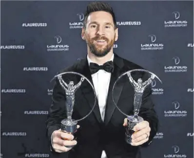  ?? El Periódico ?? Lionel Messi, amb els trofeus Laureus que va rebre a París aquesta setmana.