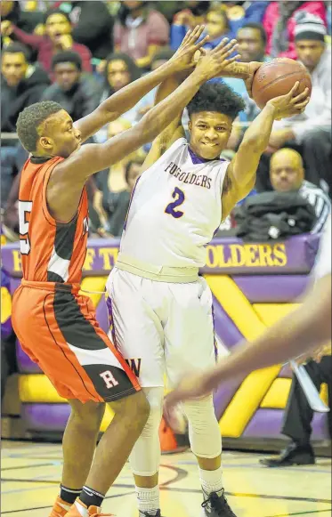  ?? / MSEARS@JOURNALSEN­TINEL.COM ?? Washington’s Shannon Sanford looks to pass while being covered by Riverside’s Carlos Curtis during Friday night’s game between the City Conference rivals. Curtis stole a pass on the game’s final possession to seal the victory.