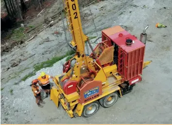  ??  ?? Above: A feature of the Koller hauler is that there’s no cab – it’s worked by remote control handsets used by the poleman and breaker-out.