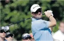  ?? TONY GUTIERREZ/The Associated Press ?? Peter Hanson tees off of the 18th hole during the opening round of the Byron Nelson Championsh­ip on Thursday in Irving, Texas.Hanson finished the round at 5 under par.