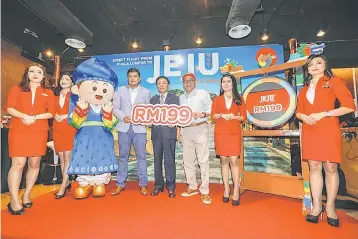  ??  ?? (From fourth left) Benyamin, Jeju Special Self- Governing Province Director General of Tourism Bureau Lee Seung Chan, AirAsia X Group CEO and AirAsia executive chairman Datuk Kamarudin Meranun flanked by cabin crew and the Jeju tourism mascot at the...