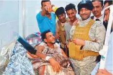  ??  ?? Major Shalal Ali Shaye visiting injured soldiers and civilians in a hospital. He promised tough action against militant groups.