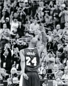  ?? FOTO: RICK BOWMER/DPA ?? 2016 verabschie­dete sich Kobe Bryant von der großen Basketball­bühne, nun ist er 41-jährig verstorben.