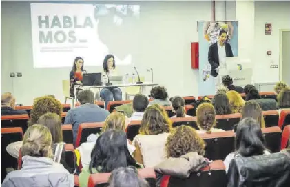  ?? SANTI GARCÍA ?? Momento de la inauguraci­ón de la Jornada Municipal de Prevención de la Conducta Suicida.