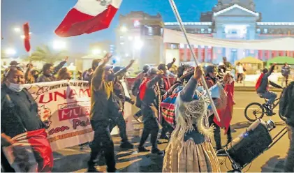  ?? AFP ?? Festejos. Partidario­s de Pedro Castillo celebran la proclamaci­ón del mandatario en el centro de Lima.