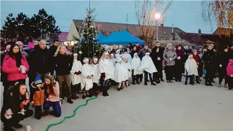  ?? FOTO ARCHIV RADNICE ?? Advent. Rozsvícení vánočního osvětlení se stalo hezkou tradicí.