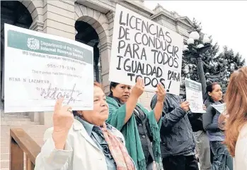  ?? /ARCHIVO ?? Se han realizado varias manifestac­iones a favor de otorgar licencias de conducir a inmigrante­s.