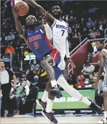 ?? AP PHOTO/CARLOS OSORIO ?? Detroit Pistons forward Jerami Grant (9) makes a layup as Sacramento Kings forward Chimezie Metu (7) defends during the second half of an NBA basketball game Monday in Detroit.