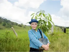  ?? ?? Anita Studer ganó un Premio Rolex a la Iniciativa en 1990 por su ambicioso proyecto para recuperar ecosistema­s de Brasil. Ocho millones de árboles ya han sido plantados.