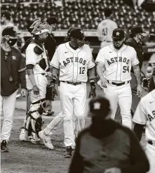  ?? Karen Warren / Staff photograph­er ?? Astros manager Dusty Baker (12) was incensed by the turn of events in the sixth inning Tuesday night.