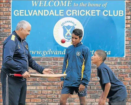  ?? Picture: FREDLIN ADRIAAN ?? KEEN EYE: The Gelvandale Cricket Club is celebratin­g its 40th anniversar­y this month. Getting into the swing of things are, from left, club president Gary Dolley, Ashley Murphy, 14, and Ethan Topkin, 12