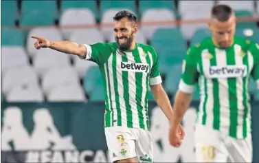  ??  ?? Borja Iglesias celebra uno de los muchos goles que ha conseguido durante este 2021.
