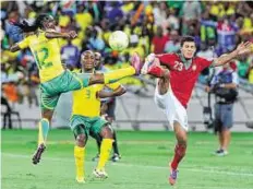  ??  ?? South Africa’s Reneilwe Letsholony­ane ( left) vies with Morocco’s Mahdi Namli during Sunday’s 2- 2 draw.
AFP