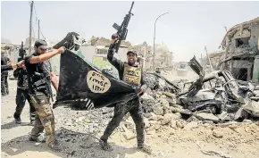  ??  ?? Islamic State fighters are cornered in its last stronghold­s in Syria and Iraq