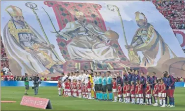  ??  ?? EMOCIÓN. El Sevilla perdió la final de Copa de 2016 cuatro días después de ganar la Europa League.