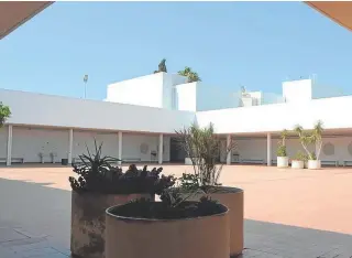  ?? ?? Patio interior del IES Sol de Portocarre­ro de La Cañada, en Almería // ABC