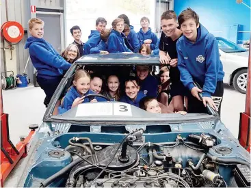  ?? ?? The grade sixes from Neerim South Primary joined other schools at the Baw Baw Skills Centre to learn all the tools of the trade last week.