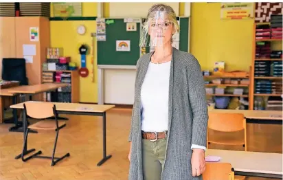  ?? FOTO: JANA BAUCH ?? Xenia Schöpke, Leiterin der Vitusschul­e, glaubt, dass die Schule auf alle Szenarien vorbereite­t ist. Sie freut sich auf ihre Schüler.