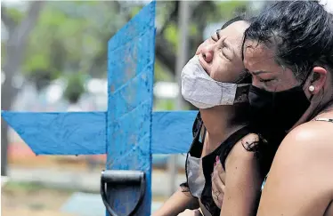  ?? Reuters ?? Alle 40 Sekunden starb im März eine Person in Brasilien an Covid-19. Die Pandemie wirft das Land aber auch wirtschaft­lich stark zurück.