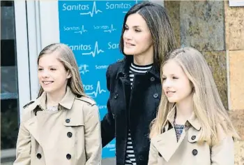  ?? SANTI DONAIRE / EFE ?? LA INFANTA SOFÍA, LA REINA LETIZIA Y LA PRINCESA
LEONOR. En ocasiones, la Reina ha confesado que, por encima de todo, es madre, pero sus hijas no son sólo suyas