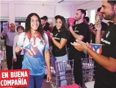  ??  ?? Vanessa García fue homenajead­a ayer en la Casa Olímpica por colegas atletas que estarán en Barranquil­la.