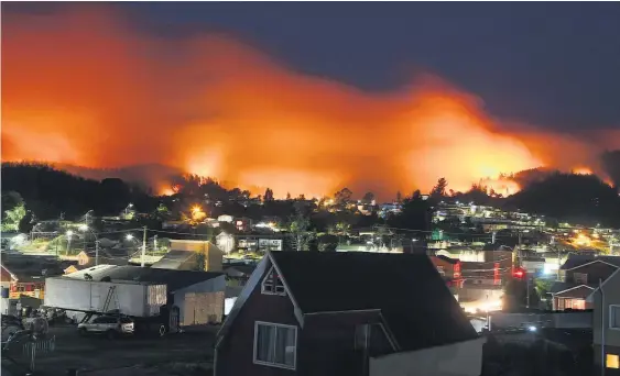  ?? Picture / AP ?? Wildfires threaten the community of Dichato, where families have been evacuated and firefighte­rs battle to save the town.