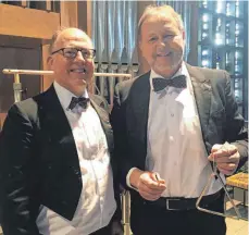  ?? FOTO: PM ?? Der Kirchenmus­iker Bernard Sanders (links) und Konzert-Debütant Martin Torzewski erhielten für die Geistliche Abendmusik in Maria Königin viel Beifall.