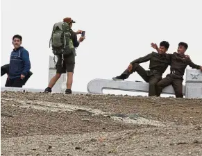  ?? — AP ?? One for the album: An Australian tourist taking a photo of North Koreans during the hike.