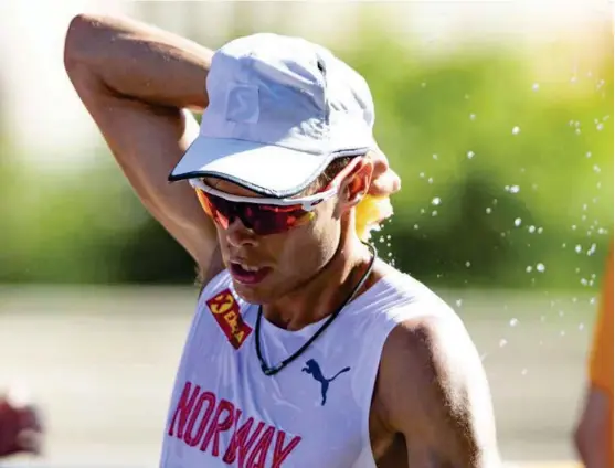  ?? FOTO: FREDRIK HAUGEN ?? FRA ASKEN TIL ILDEN: I Berlin-EM i august var det 30 grader da Håvard Haukenes og de andre kappgjenge­rne la ut på sin 50 kilometer. Det er lite sammenlign­et med hvordan det kan bli i OL i Tokyo om to år. Da kan kvikksølve­t klatre godt over 30 grader, samtidig som den svaert høye luftfuktig­heten kan gi en opplevd temperatur opp mot 50 grader.