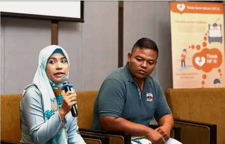  ??  ?? Iryani sharing her experience with heart failure during the workshop. With her is Nazri.